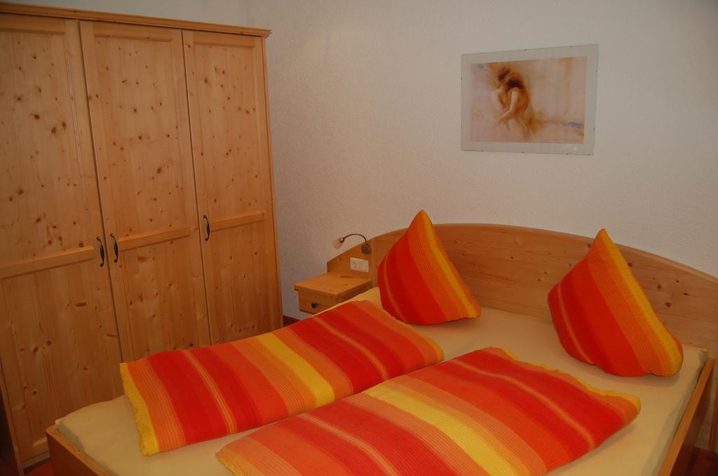 Haus Kinsperger Apartment Klosterle am Arlberg Bilik gambar