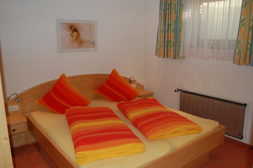Haus Kinsperger Apartment Klosterle am Arlberg Bilik gambar