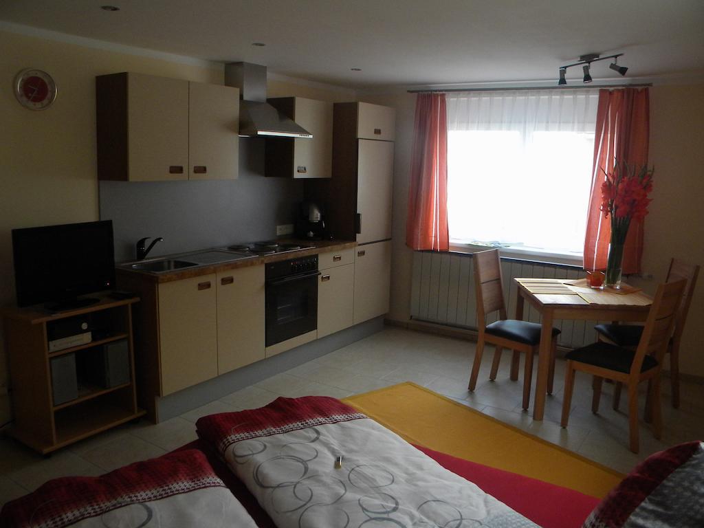 Haus Kinsperger Apartment Klosterle am Arlberg Bilik gambar